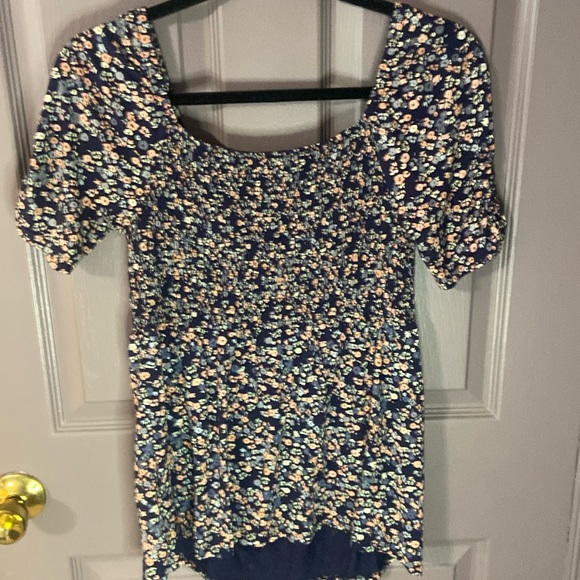 Isabel Maternity Women’s Size Medium Short Sleeve Smocked Top - Picture 6 of 11